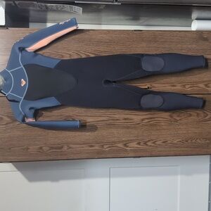 Roxy wetsuit girls size 10G